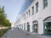 Pronájem kanceláře, Praha - Karlín, Křižíkova, 1528 m2