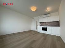 Pronájem bytu 1+kk, Praha - Hloubětín, Kolbenova, 35 m2