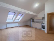 Pronájem bytu 1+kk, Praha - Vršovice, Krymská, 35 m2