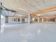 Pronájem garážového stání, Znojmo, Kosmákova, 17 m2