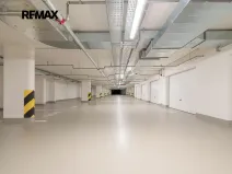 Pronájem garážového stání, Praha - Holešovice, Jankovcova, 18 m2