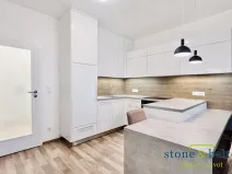 Pronájem bytu 1+kk, Praha - Strašnice, Zvěřinova, 38 m2