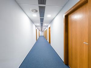 Pronájem kanceláře, Praha - Vysočany, Freyova, 900 m2