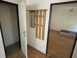 Pronájem bytu 1+1, Karlovy Vary, Závodu míru, 40 m2
