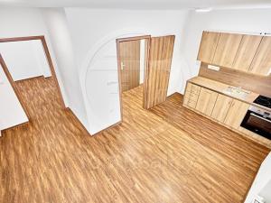 Prodej bytu 2+kk, Karlovy Vary, U Trati, 63 m2