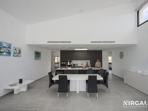 Prodej rodinného domu, Moderne frei stehende Villa mit Pool in Mar Menor, Španělsko, 205 m2