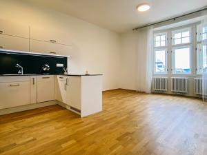 Pronájem bytu 3+kk, Praha - Holešovice, Ovenecká, 74 m2