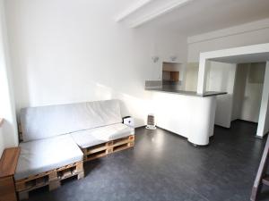 Pronájem bytu 1+kk, Praha - Podolí, U Kublova, 28 m2