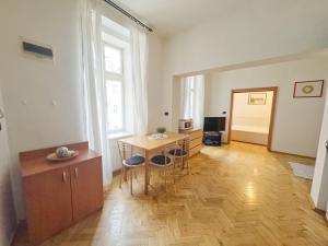 Pronájem bytu 2+kk, Praha - Nové Město, Ječná, 50 m2