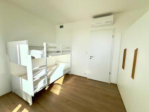 Pronájem bytu 3+kk, Praha - Prosek, Litoměřická, 85 m2