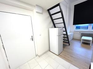 Pronájem bytu 1+kk, Praha - Radotín, Vrážská, 28 m2