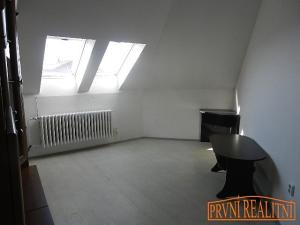 Pronájem bytu 1+1, Uherský Brod, Naardenská, 30 m2