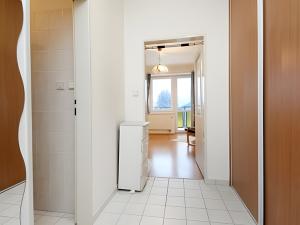 Prodej bytu 1+kk, Praha - Lysolaje, Sídlištní, 29 m2