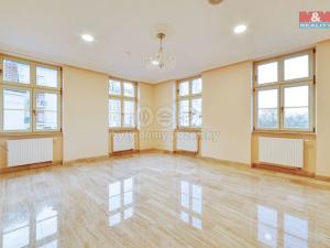 Pronájem obchodního prostoru, Karlovy Vary, Zámecký vrch, 20 m2