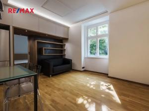 Pronájem bytu 2+kk, Praha - Žižkov, Žerotínova, 42 m2