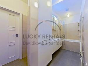 Pronájem bytu 2+kk, Praha - Smíchov, Pod Děvínem, 62 m2