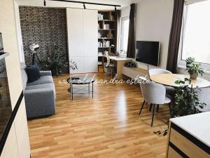 Pronájem bytu 1+kk, Praha - Strašnice, Zvěřinova, 48 m2