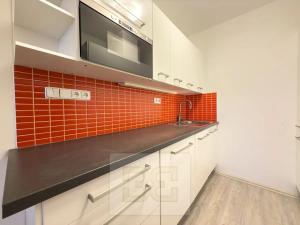 Pronájem bytu 2+kk, Praha - Bohnice, Zelenohorská, 42 m2