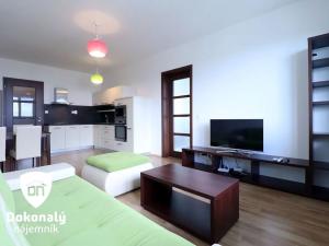 Pronájem bytu 2+kk, Praha - Vysočany, Freyova, 45 m2