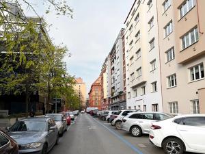 Pronájem bytu 2+kk, Praha - Holešovice, U garáží, 45 m2