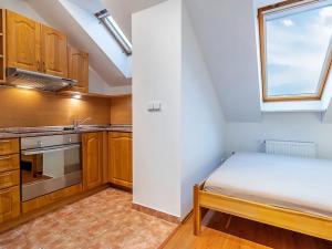 Pronájem bytu 1+kk, Praha - Ruzyně, Sobínská, 36 m2