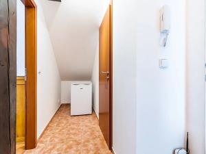 Pronájem bytu 1+kk, Praha - Ruzyně, Sobínská, 36 m2