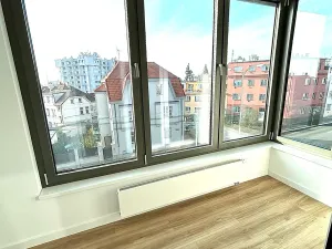 Pronájem bytu 1+kk, Praha - Kobylisy, Vršní, 50 m2