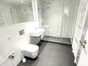 Pronájem bytu 1+kk, Praha - Kobylisy, Vršní, 50 m2