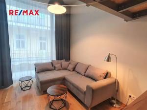 Pronájem bytu 1+kk, Praha - Smíchov, Na Valentince, 30 m2