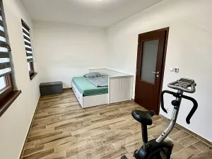 Pronájem rodinného domu, Králův Dvůr, Větrná, 94 m2