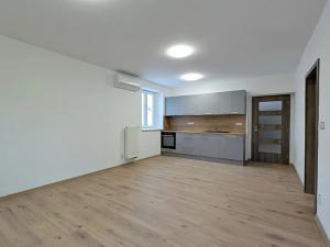 Pronájem bytu 2+kk, Dolní Kounice, Masarykovo náměstí, 55 m2