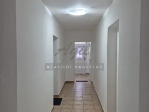 Pronájem kanceláře, Šlapanice, 200 m2