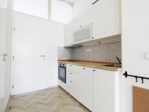 Pronájem bytu 2+kk, Praha - Vyšehrad, Neklanova, 41 m2