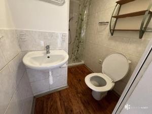 Pronájem bytu 1+kk, Praha - Dubeč, Starodubečská, 22 m2