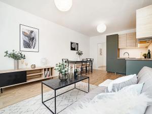 Prodej bytu 4+kk, Praha - Kamýk, Dobevská, 84 m2