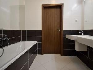 Pronájem bytu 4+kk, Praha - Štěrboholy, Kryšpínova, 105 m2