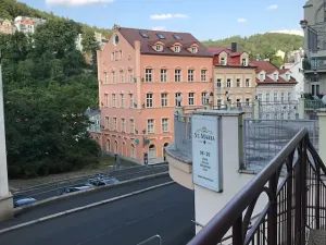 Prodej obchodního prostoru, Karlovy Vary, Zámecký vrch, 42 m2