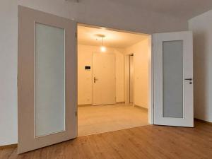 Prodej bytu 3+kk, Praha - Hostavice, Českobrodská, 70 m2