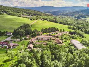 Prodej komerčního pozemku, Dešenice - Milence, 29718 m2