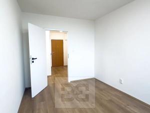 Pronájem bytu 2+kk, Praha - Kobylisy, Kyselova, 43 m2