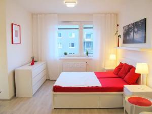 Pronájem bytu 1+kk, Praha - Vysočany, Strnadových, 31 m2