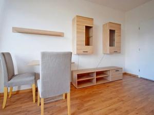 Pronájem bytu 1+kk, Praha - Hostivař, Hornoměcholupská, 22 m2