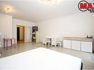 Pronájem bytu 1+kk, Praha - Letňany, Škrábkových, 40 m2