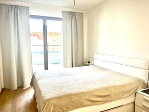 Pronájem bytu 2+kk, Praha - Vysočany, Sokolovská, 59 m2