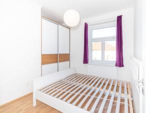 Pronájem bytu 2+kk, Praha - Vysočany, Novovysočanská, 39 m2