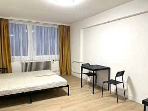 Pronájem bytu 1+kk, Praha - Radotín, Vrážská, 28 m2