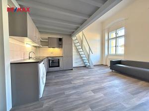 Pronájem bytu 2+kk, Chrudim, Resselovo náměstí, 52 m2