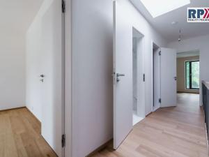 Prodej bytu 5+kk, Praha - Klánovice, U trativodu, 153 m2