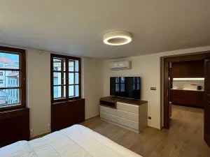 Pronájem bytu 2+kk, Praha - Malá Strana, U lužického semináře, 41 m2