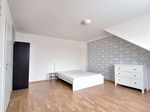 Pronájem bytu 2+1, Praha - Smíchov, Podbělohorská, 61 m2